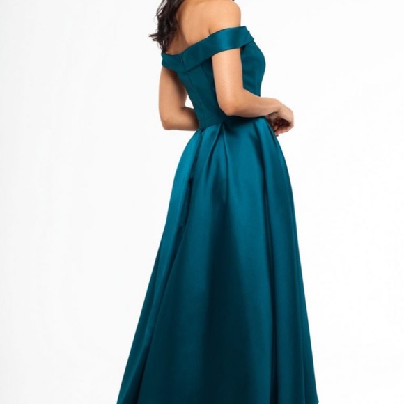 Size 8 Xscape Gown - Picture 3 of 8
